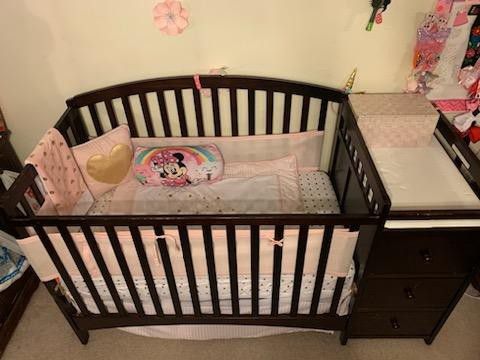 Convertible Crib with Changer