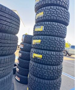 New All-Terrain Tires with Labels35/12.50/R20 nuevas