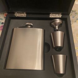 New Brookstone Stainless Steel Flask Set.  Includes: * 8 oz Flask, *Two Shot Glasses, *Funnel, *Wooden Storage Case NEW IN BOX.