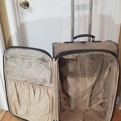 Dockers Suitcase Set (22" & 26")