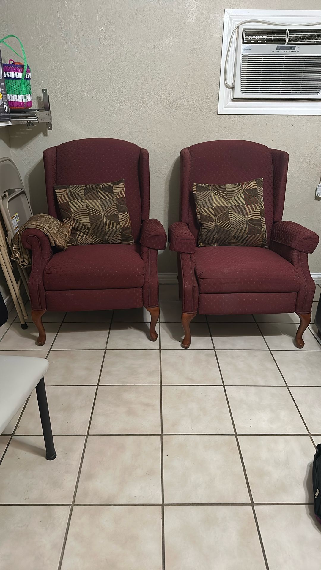 2 Recliners 