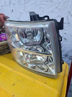 2008 silverado 2500 passenger headlight plus..