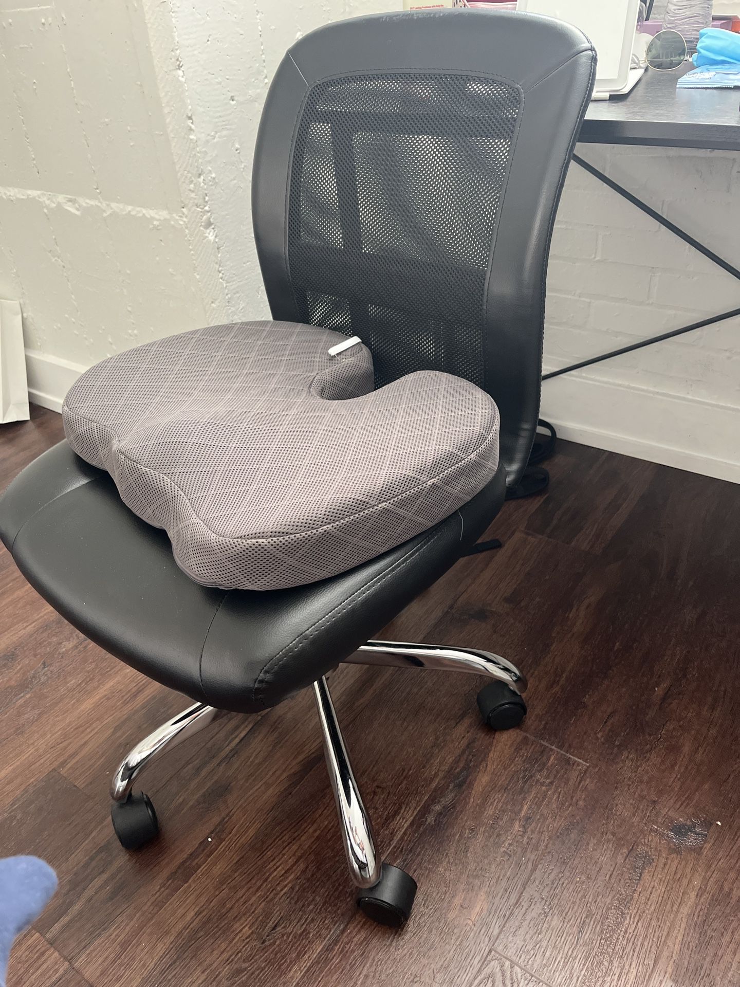 Computer chair NEGOTIATING APPROVED