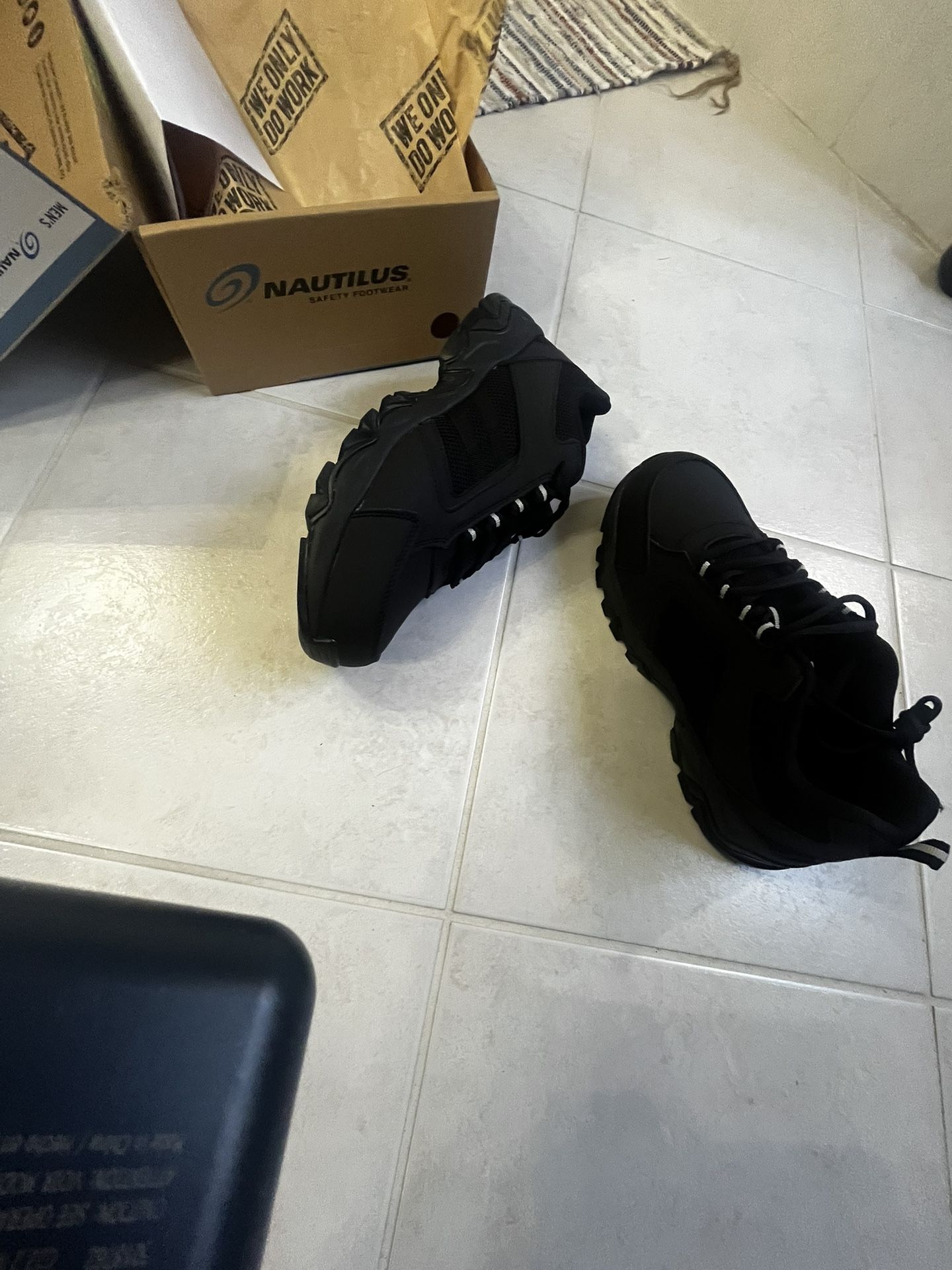 Nautilus Shoes Toe Protection M9.5 W11 Sport/Sneakers