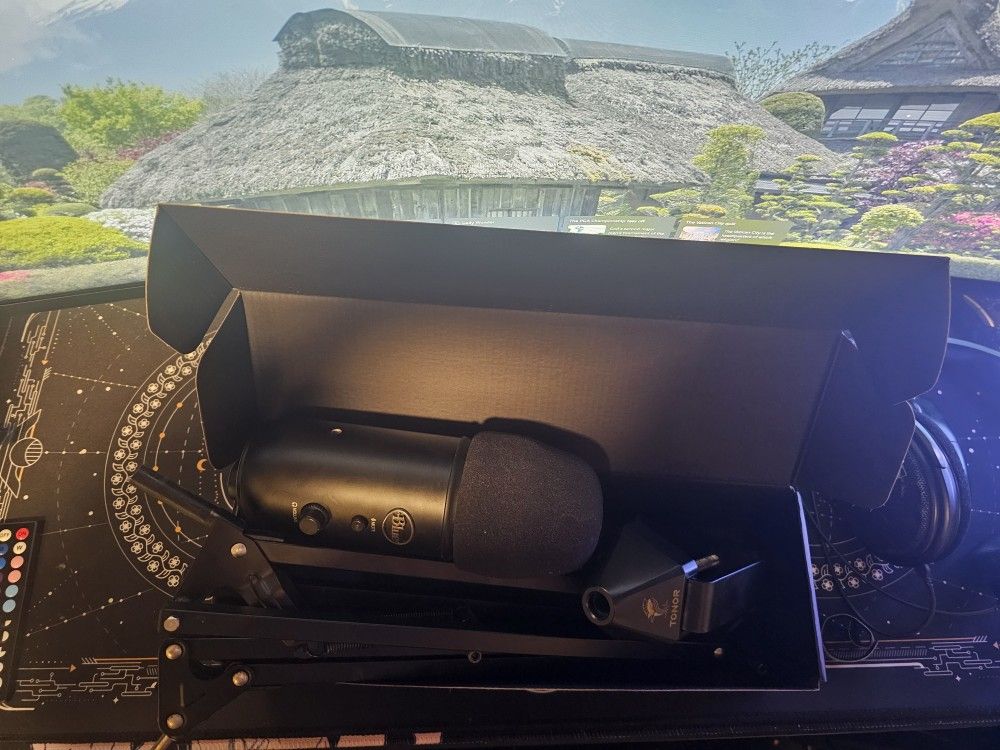 Blue Yeti w/mic arm and pop Filter