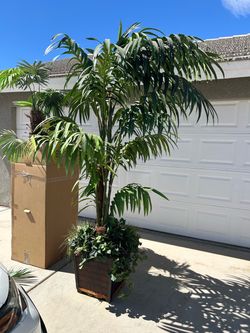 Artificial palm tree
