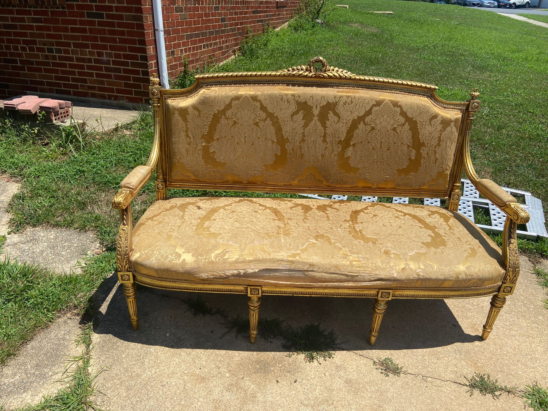 It’s antique, the furniture in the front needs to be fixed and whatever price you want it I can give it to you