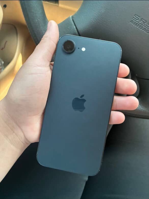 iPhone 16e