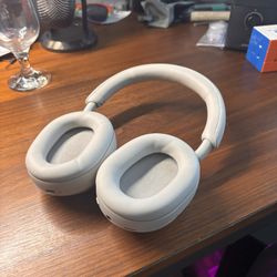 Sony XM5 Over Ear Headphones