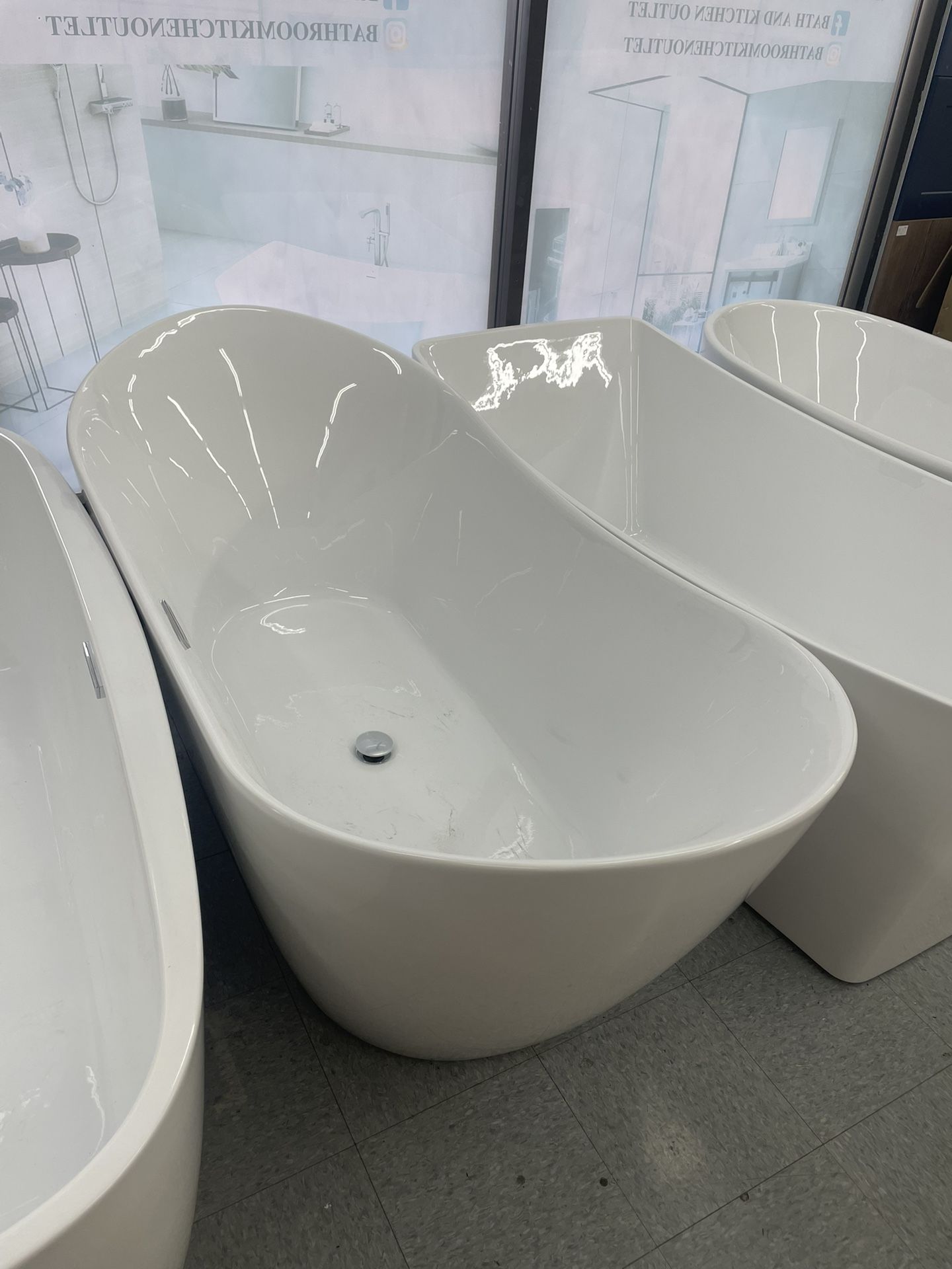 Freestanding bathtub 67” fiberglass acrylic