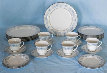 Beautiful Noritake Blue Hill Dinnerware. 6 Place Settings. Vintage