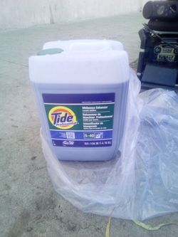 Detergent TIDE