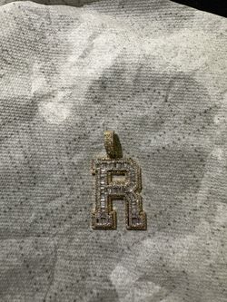 Diamond R Pendent