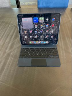 Ipad Pro 12.9 Inch Space Black. Comes with Magic Keyboard