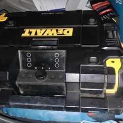 Dewalt Stackable Charger/ Bluetooth 