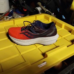 Saucony. Size 8
