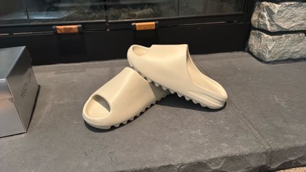 YS-01 Yeezy slides size 8