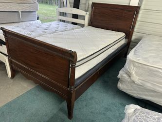 Twin Size Spring Mattress & Boxspring W/ Wood Frame
