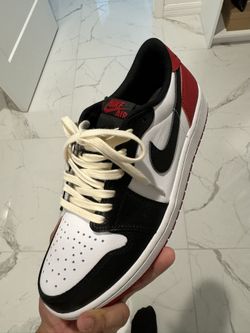 Jordan 1s Black Toe Low Size 9.5