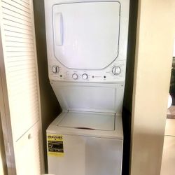 STACKABLE WASHER AND DRYER 