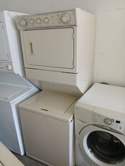 WHIRLPOOL 27" ALMOND COLOR STACKABLE WASHER AND GAS DRYER WITH AGITATOR