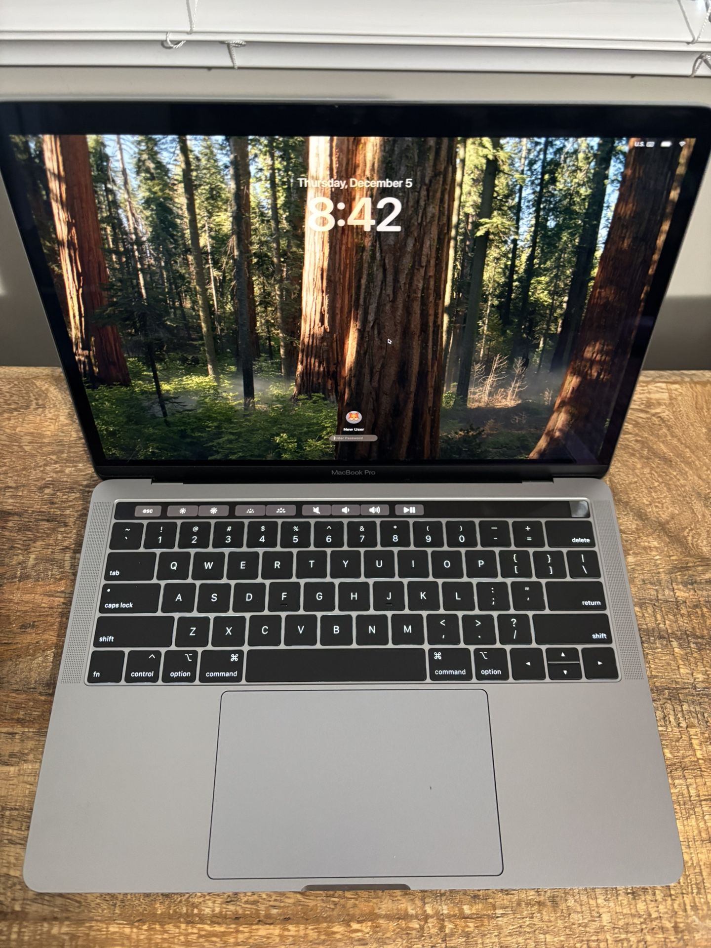 13.3 inch 2019 MacBook Pro i5 (4-core) (16GB DDR4 RAM/500GB SSD) w/ 100W Fast Charger