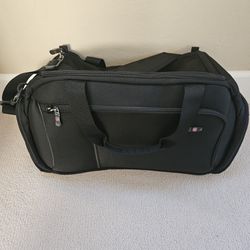 Victorinox Swiss Army Black Duffel Bag 19x10x9 Carry-on Duffel Bag