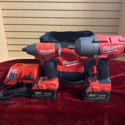 Milwaukee Kit M18 Fuel 18v Lithium lon Brushless cordless High Torque 1/2in. & Mid Torque 1/2 in. Impact Wrench Combo Kit