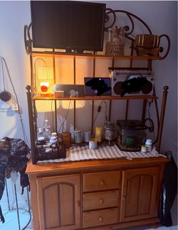 Wood Buffet Hutch / Sideboard with Shelving