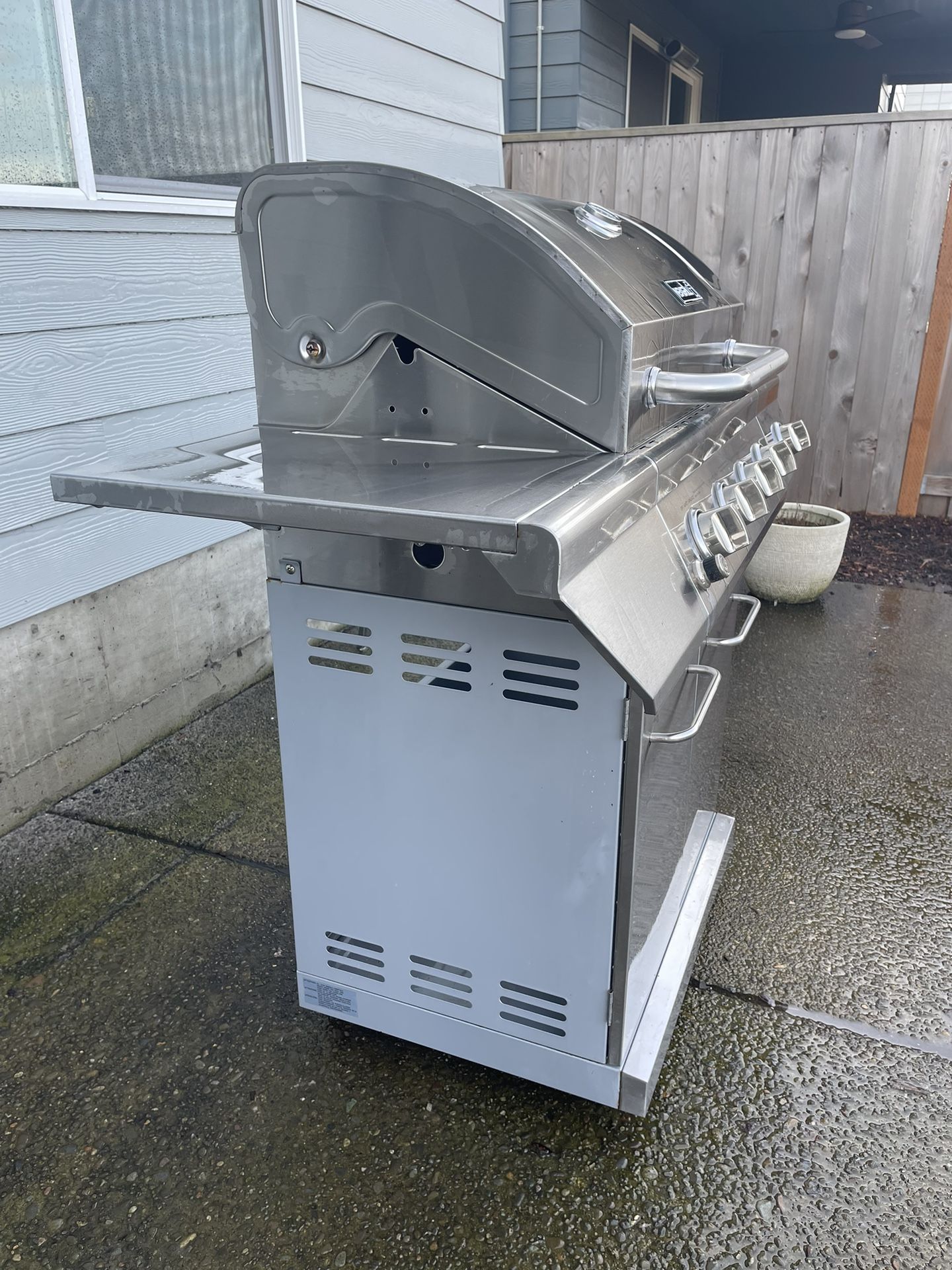 Nexgrill Stainless Steel 4 Burner Gas Grill for Sale in Wilsonville, OR