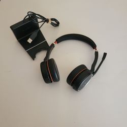 Jabra Evolve 75 Wireless Bluetooth Headset HSC040W Tested. Pre-owned, in 
good working and cosmetic shape. Comes with charging stand. No other 
access
