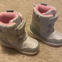 Snow Boot . Size 9 M 