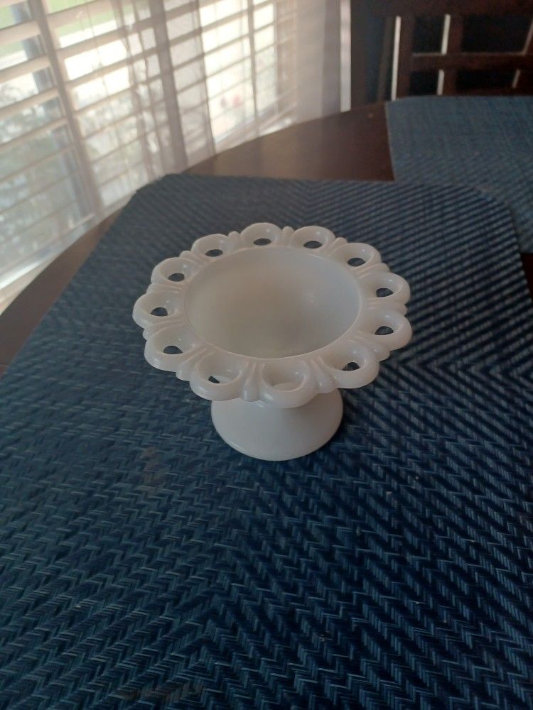 Vintage Milk Glass Candy/Trinket Scallop Dish