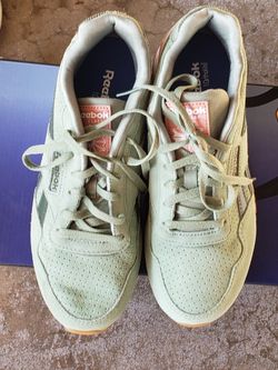 Reebok shoes womens size 7