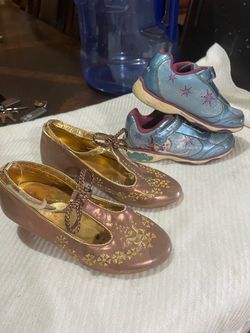 2-pack Disneyland Shandel and shoe size -2    (each 10 dollars