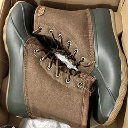 Men’s 8.5- Sperry Duck Boots. Brown And Olive 