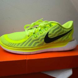 nike volt free run size 9.5
