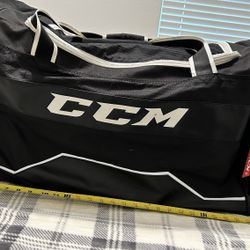 CCM  380 Deluxe Player Wheeled Hockey Bag - Junior