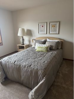 Bedroom set - 8 piece  queen set .