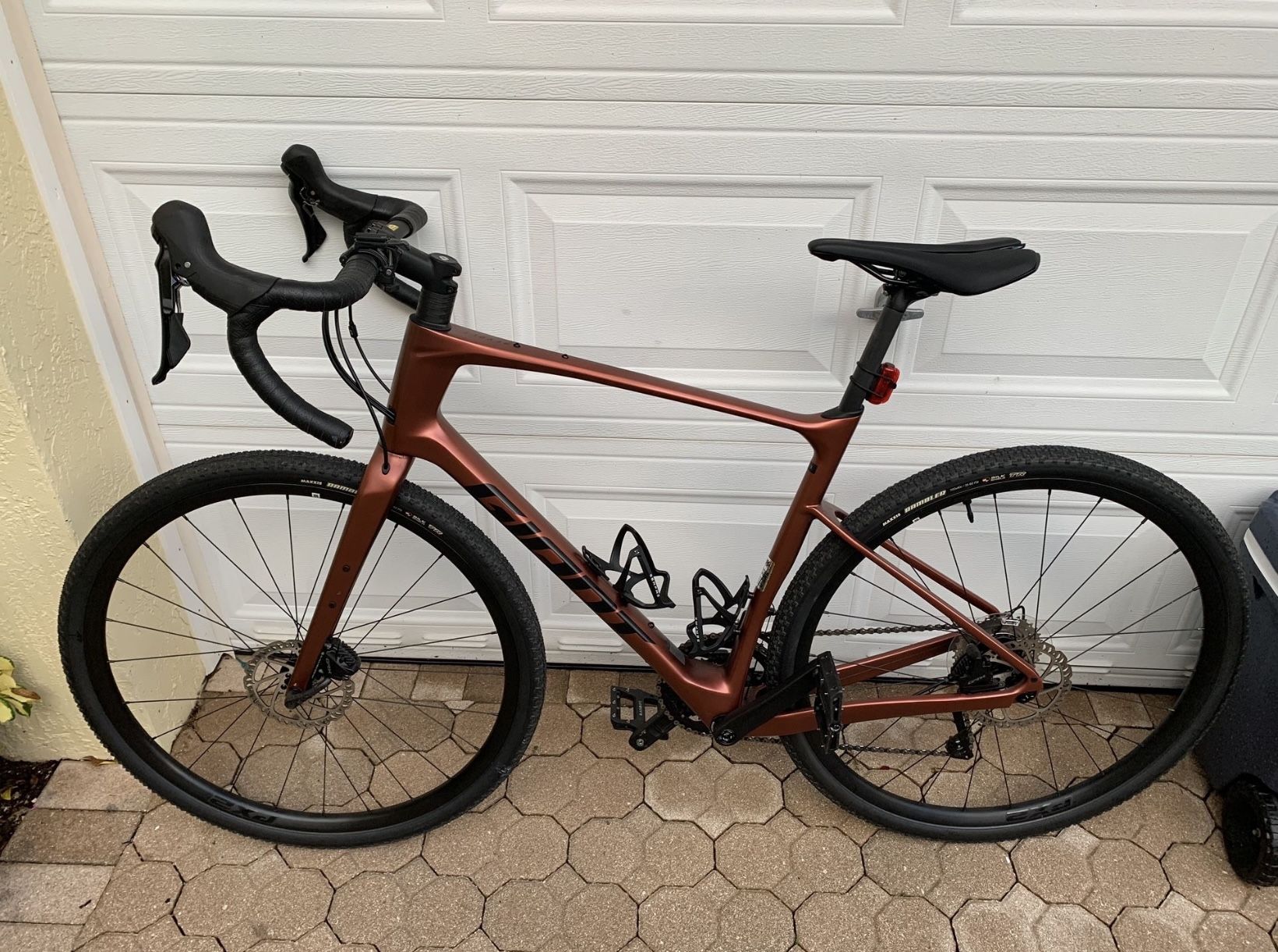 Giant Revolt Advanced 3 Gravel Bike Large Carbon