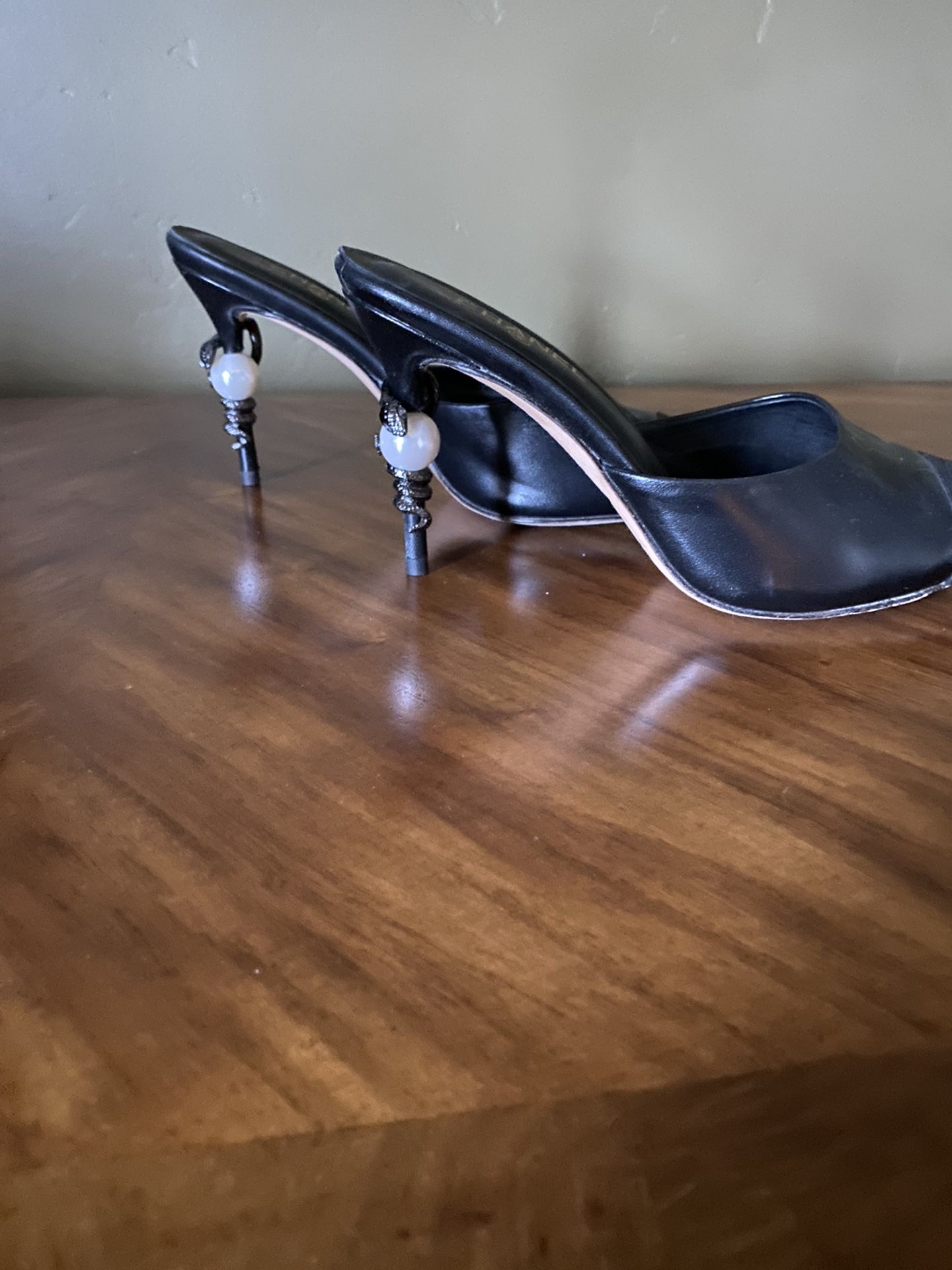 Chanel Black W Runway Mules With Pearl And Snake for Sale in Murrieta, CA -  OfferUp