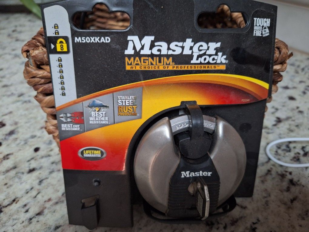 Master Lock Magnum