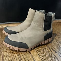 Like New Women’s Bogs Winter Boots Arcata Urban Leather Chelsea