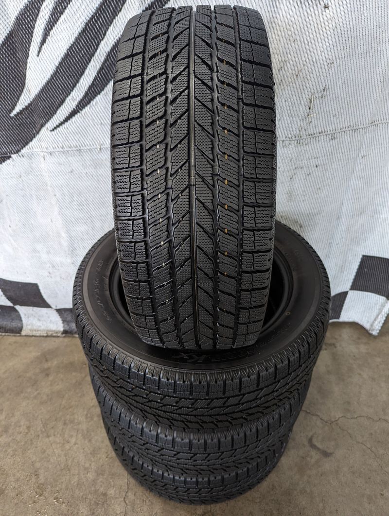 225/55r17 "Near Brand New" Toyo Observe Garit KX studless winter snow tires