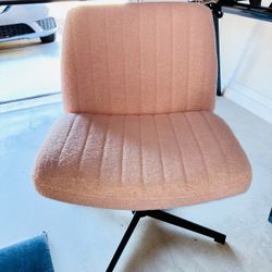 Pink boucle swivel chair