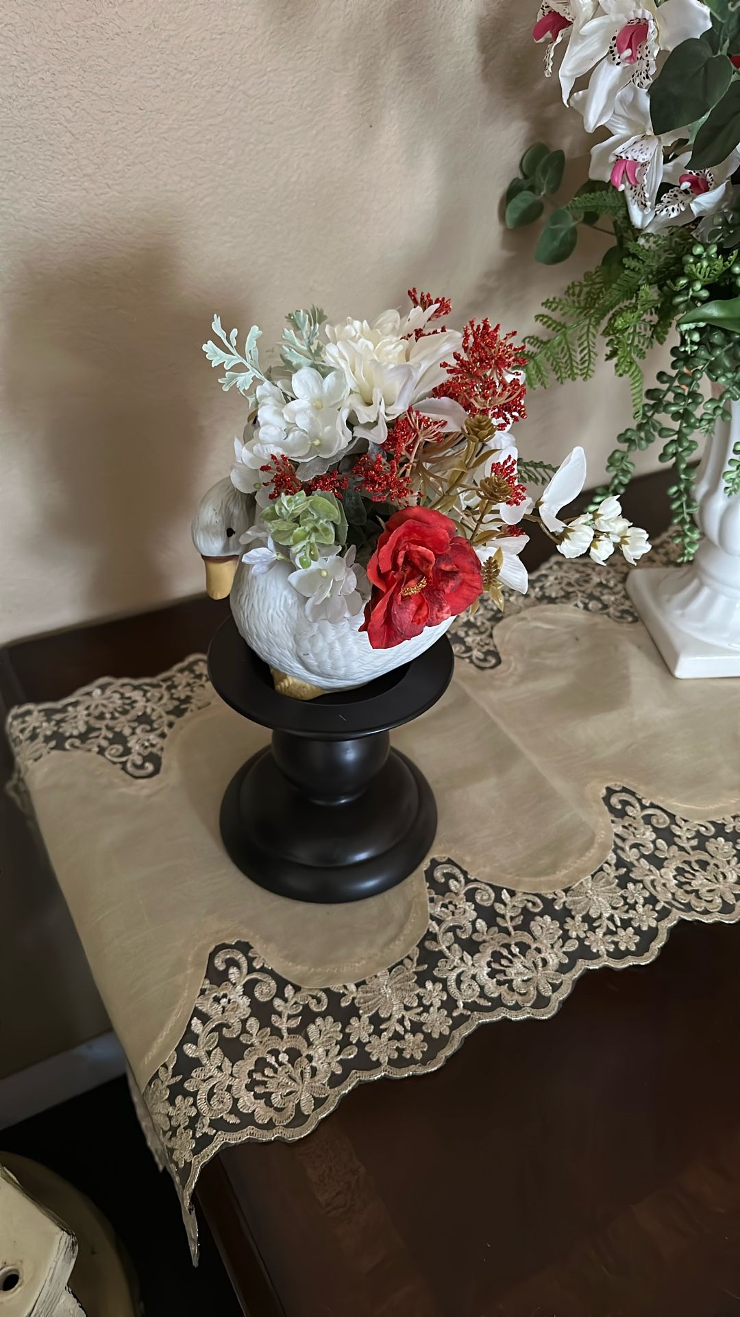 2 Piece Swan Flower Arrangement