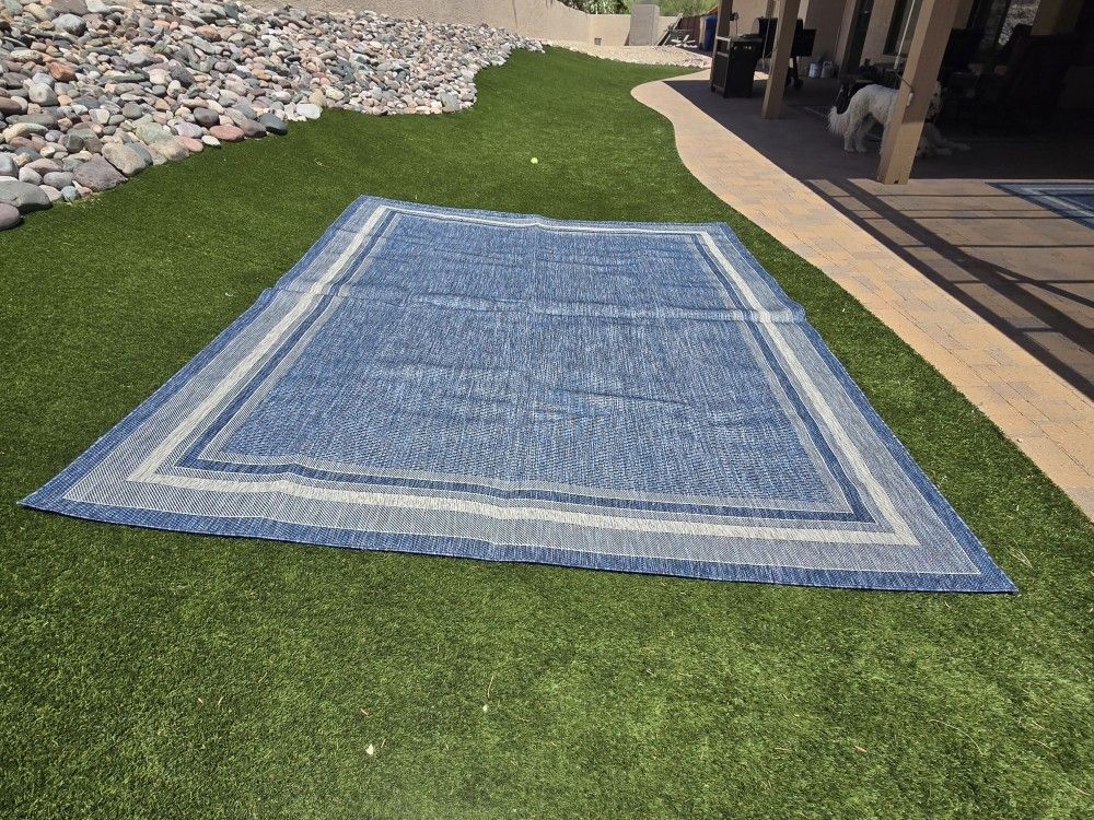 Indoor/outdoor 9X12 Blue Rug