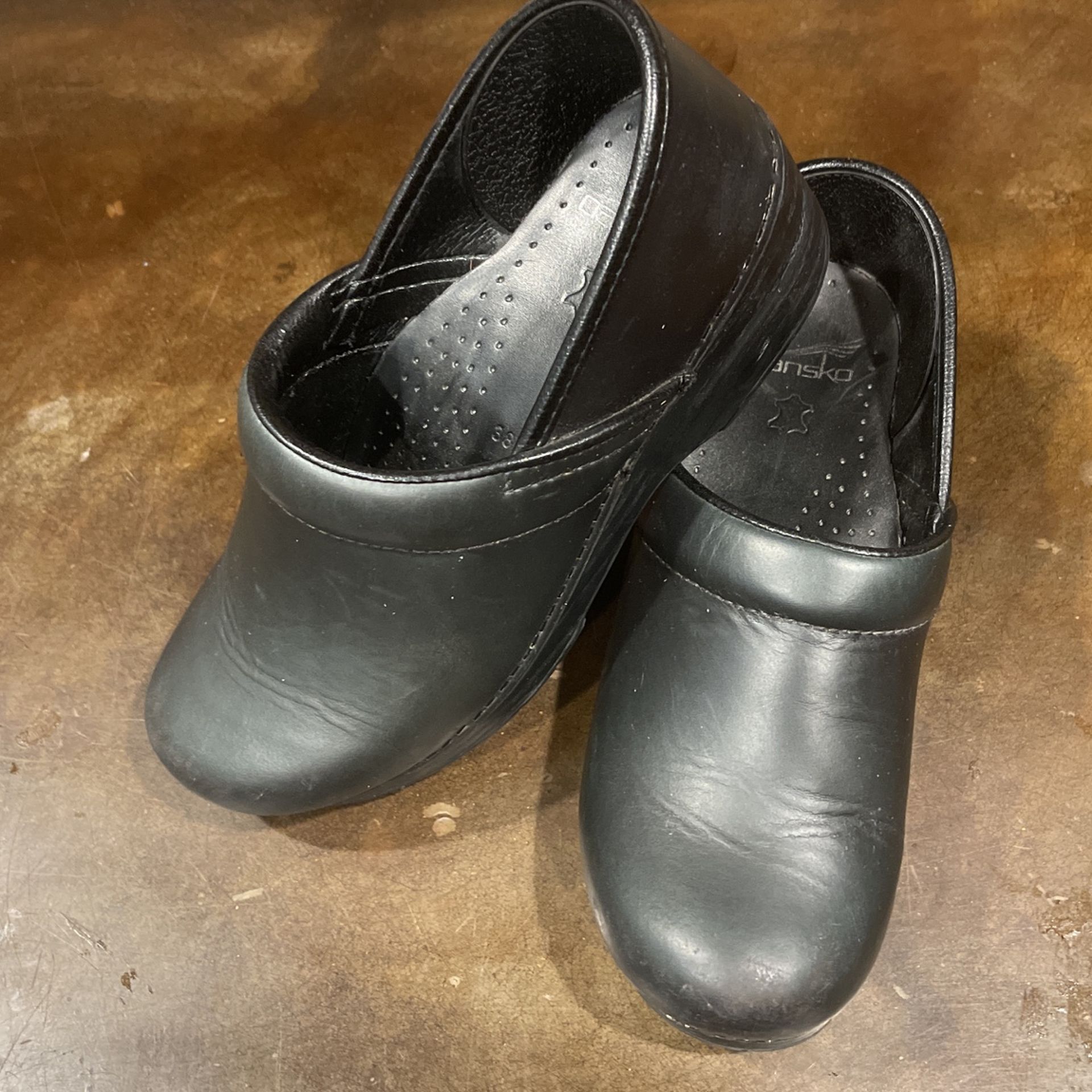Black Dansko  Clogs Like New