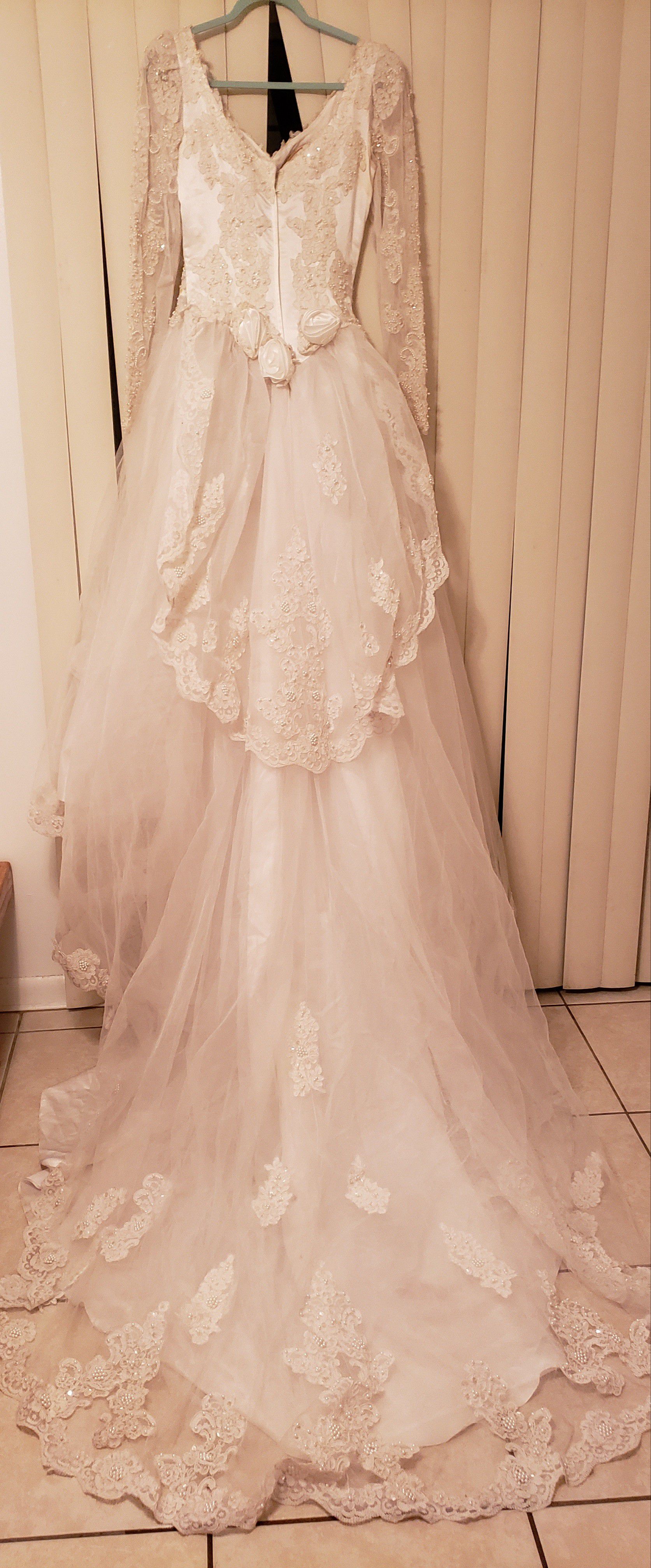 Gloria Vanderbilt Wedding Dress size 10