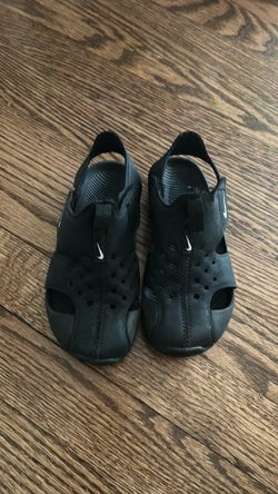 Kids size 10 closed too Nike sandals/water shoes